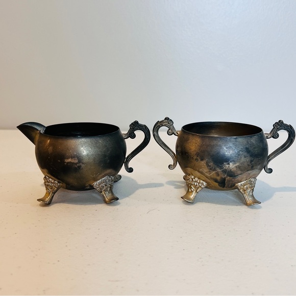 Vintage International Silver Co. Silverplated Sugar Bowl and Creamer Set 1991 - Picture 5 of 13
